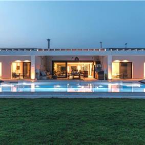 5 bedroom luxury seaside villa with indoor & outdoor pool, near Acharavi, sleeps 10